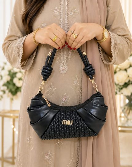 Stylish bag black color